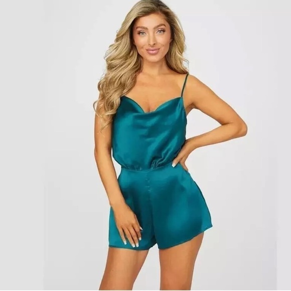 New NWT GUESS Louma Romper Dark Jade Green Silky Sleeveless Size Medium - Picture 1 of 15